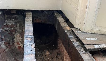 Image of tunnel underneath floorboards
