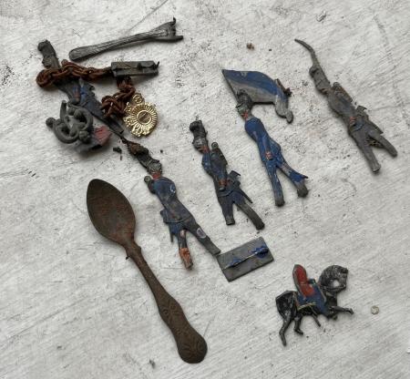 A photo of old lead toys and some accessories 