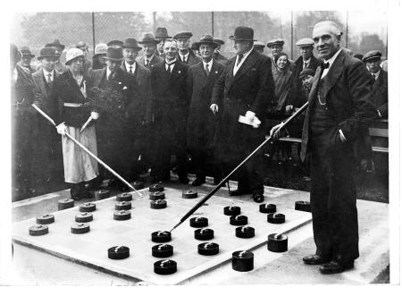 outdoor draughts game in 1934