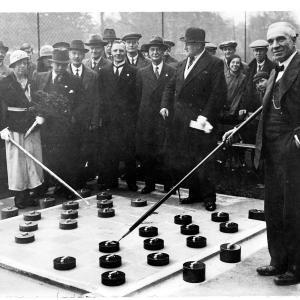outdoor draughts game in 1934